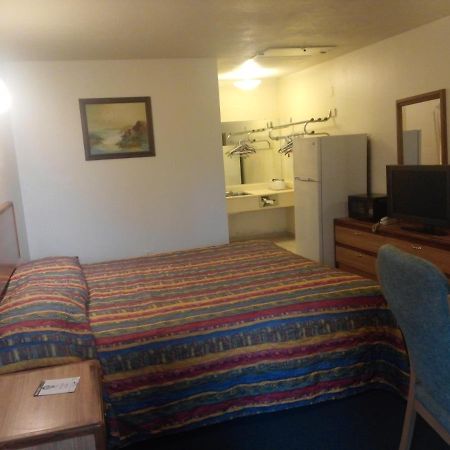 Evergreen Inn Ковина Екстериор снимка