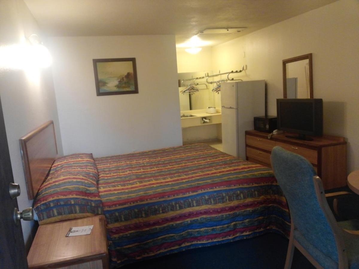 Evergreen Inn Ковина Екстериор снимка